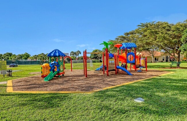 Building Photo - 6143 Seminole Gardens Cir