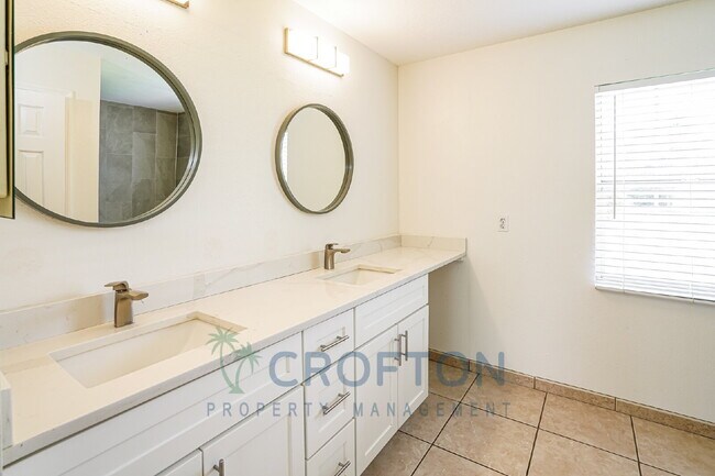 Building Photo - Very nice 3 bedroom with bonus room in Poinciana