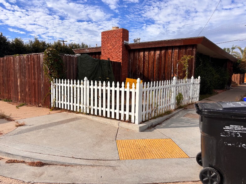 Primary Photo - 2352 Seaside St