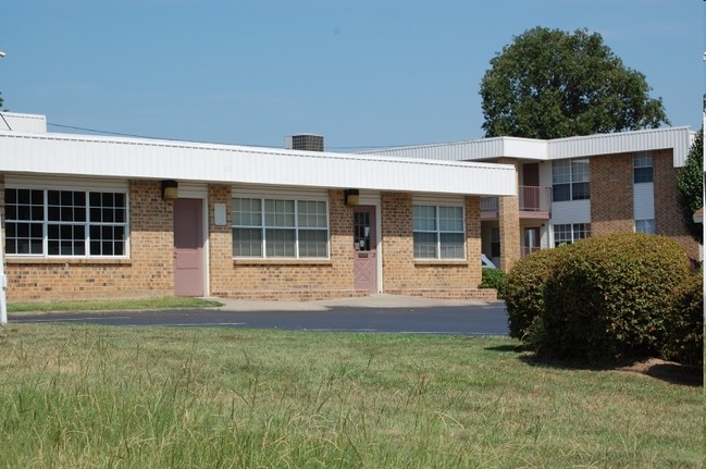 Building Photo - Town North Apartments