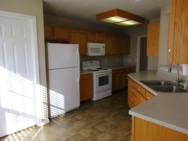 Building Photo - 1434 Hilltop Dr