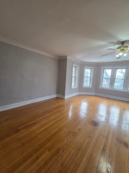 Building Photo - 6433 N Hamilton Ave