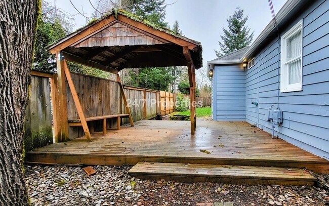 Building Photo - Inviting 3 BD | 2 BA Home with Big Backyard in West Linn