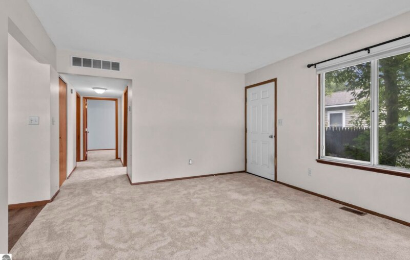 Building Photo - 3887 Brook Dr