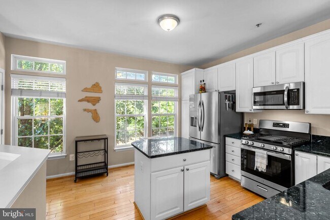 Building Photo - 2940 Huntington Grove Square