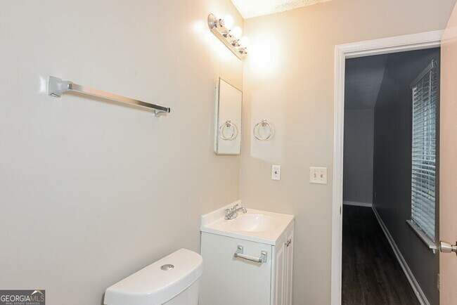 Building Photo - 6052 Creekford Dr