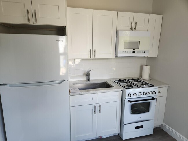 Building Photo - 405 2nd Ave S
