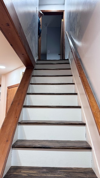 Building Photo - 137-139 E High St