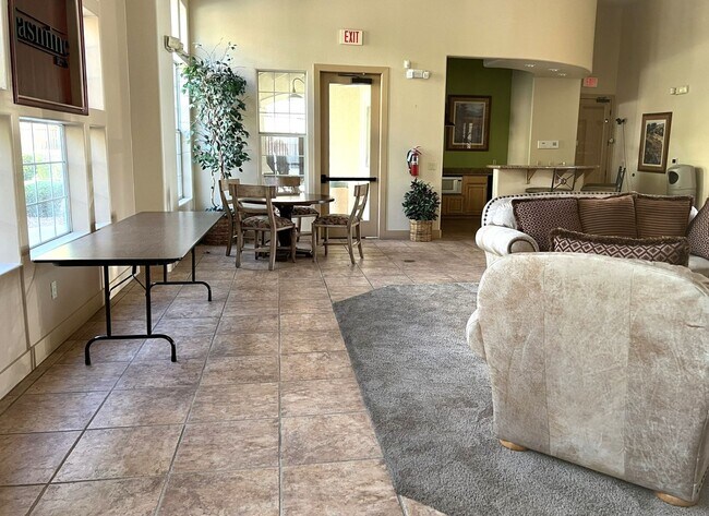 Building Photo - 3 Bedroom Condo with 1 Car Garage