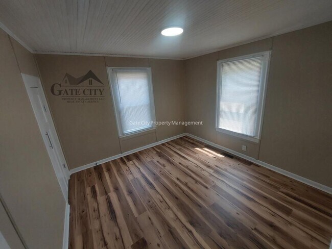 Building Photo - 901 Old Thomasville Rd