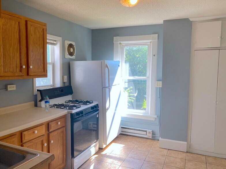 Building Photo - 205 E Sanborn St