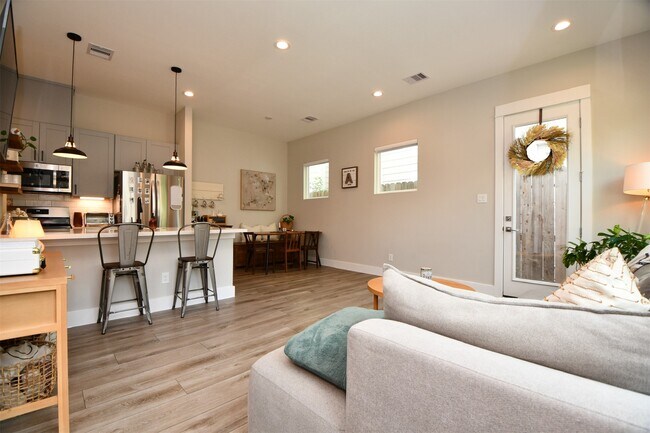 Building Photo - 1239 W Tidwell Rd