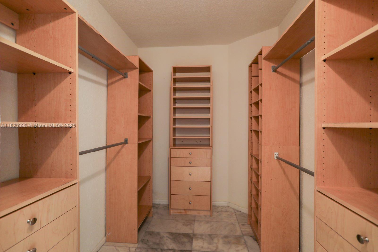 Building Photo - 1126 Golden Cane Dr