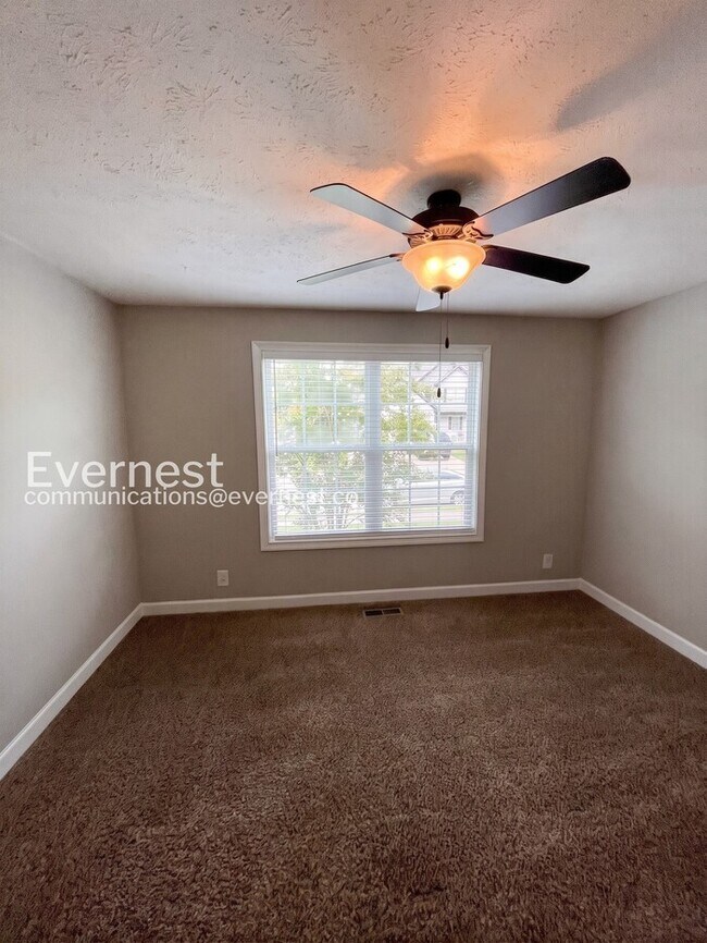 Building Photo - Limited Time Special Offer / 3 Bed, 2 Bath Home with Garage / Pet-Friendly / Vouchers Accepted / ...