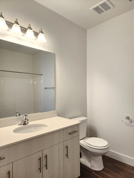 Building Photo - 4735 S Alder Dr