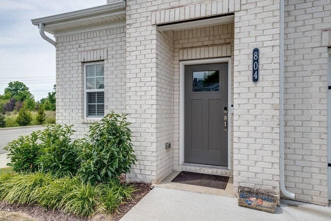 Building Photo - 204 Douglas Bend Rd