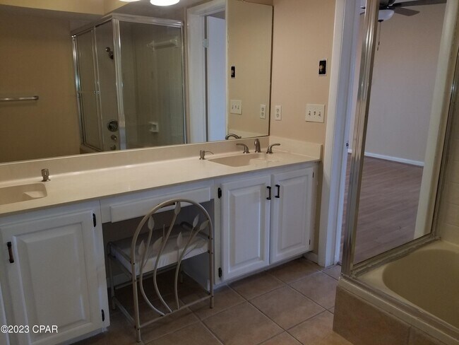 Building Photo - 7129 S Lagoon Dr