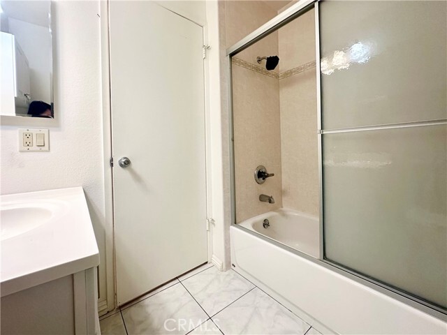 Building Photo - 140 Streamwood