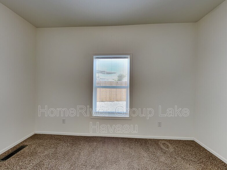 Building Photo - 3012 Diane Dr
