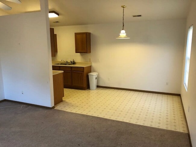 Building Photo - 4809-4811 Geyser Blvd