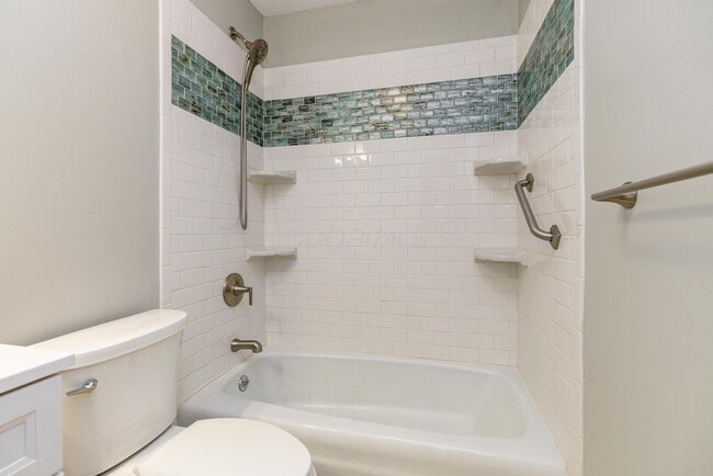 Building Photo - 1217 Weybridge Rd