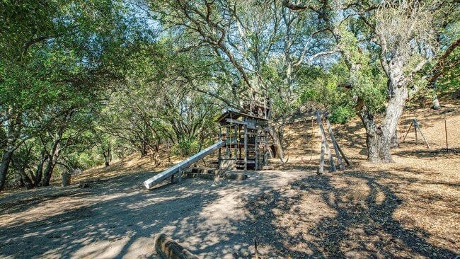 Building Photo - Hilltop Estate in Green Valley-Fully Furni...