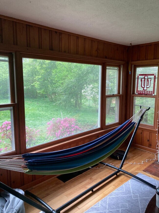 Building Photo - 3 bedroom, 1 bath House: Available August 2026!