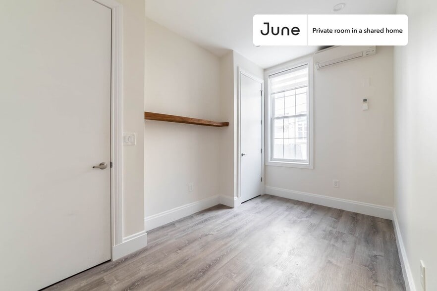 Building Photo - Room in Shared 2 bed/1 bath home in Greenpoint