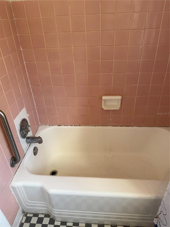 Building Photo - 1247 Lakeview Dr