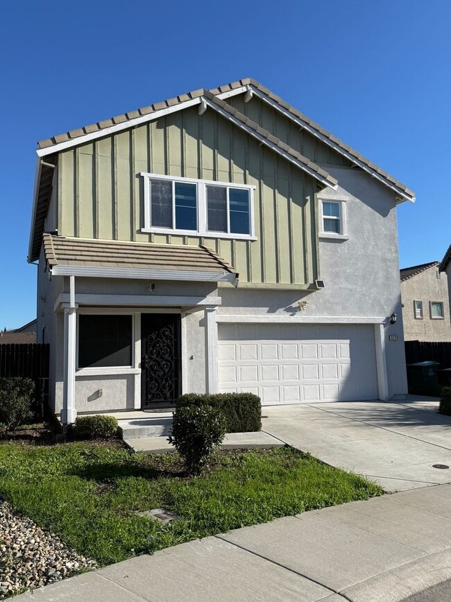 Building Photo - Half month Off!  Nice home with a huge back yard