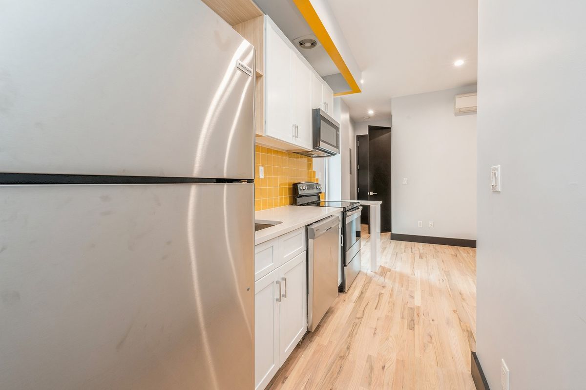 Building Photo - 1847-1849 Cross bronx expy