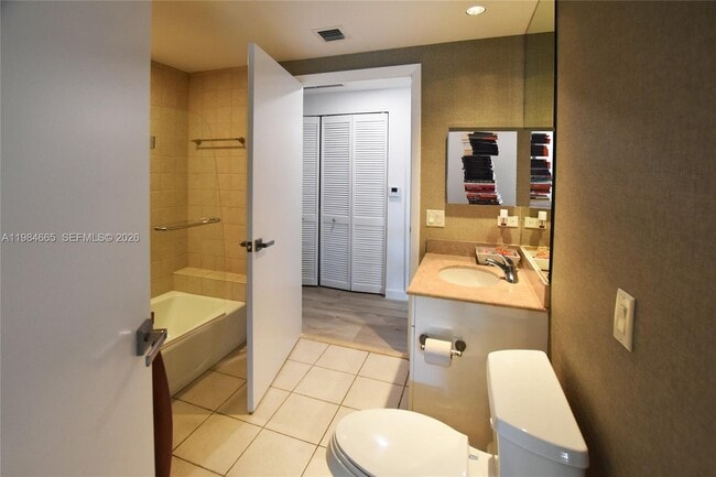 Building Photo - 801 Brickell Key Blvd