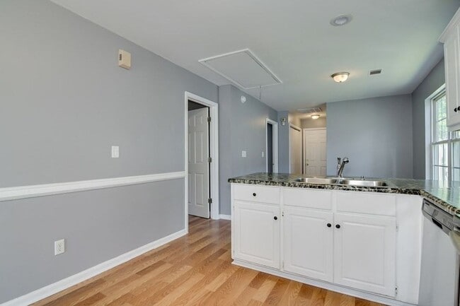 Building Photo - A Classic Act