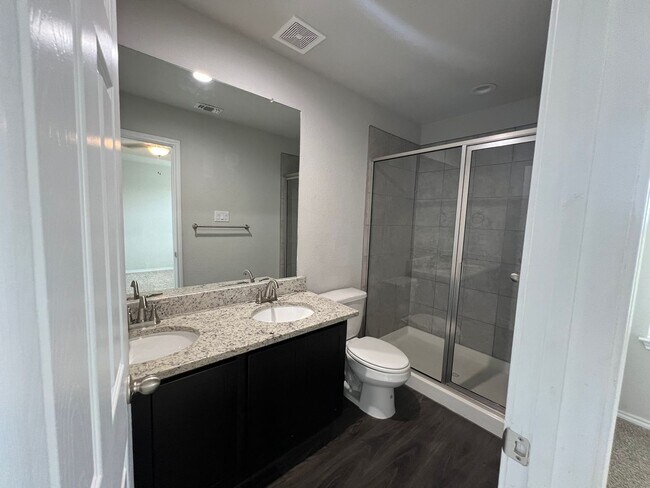 Building Photo - Luxury 3/2 Townhouse in Seguin, Texas