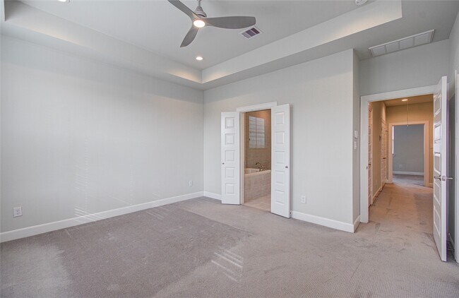 Building Photo - 2818 Grand Fountains Dr