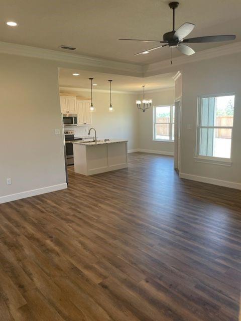 Building Photo - 6950 Phoenix Dr