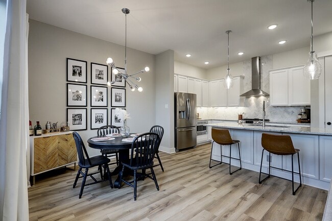 Building Photo - 10934 Brambling Wood Dr