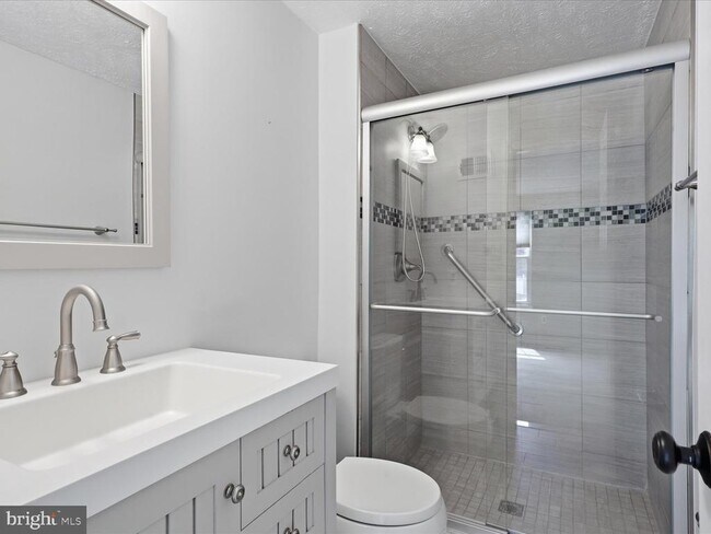 Building Photo - 1563 Autumn Ridge Cir