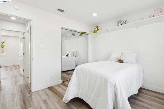 Building Photo - 2800 Seville Cir