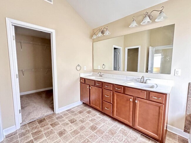 Building Photo - 6008 Crown Ridge Ct