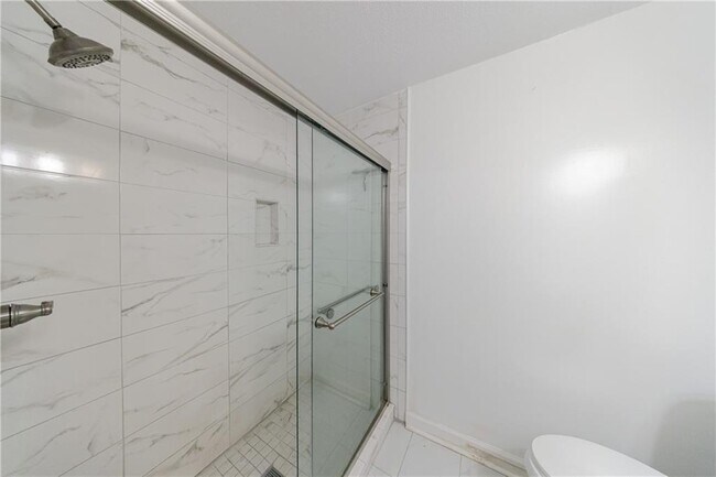Building Photo - 27306 Plantation Dr NE