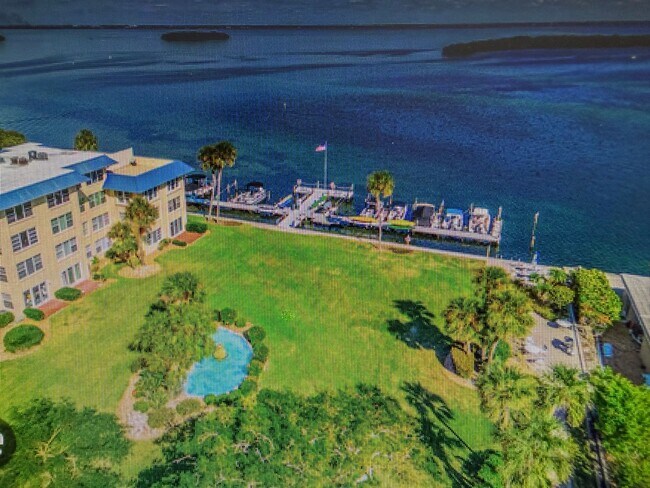 Building Photo - 3802 Gulf of Mexico Dr