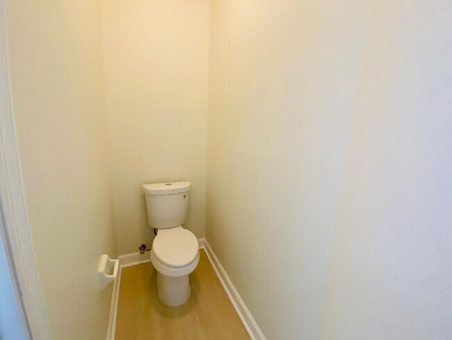 Building Photo - Your Dream Home Awaits! 5 bedroom 3 bath Single Family HOME!!