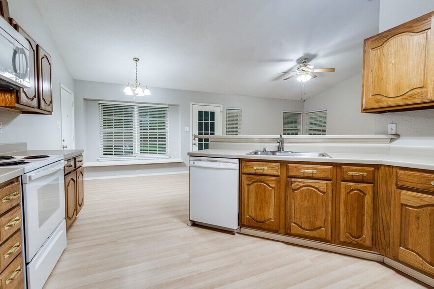 Building Photo - 3029 Yorkshire Ct