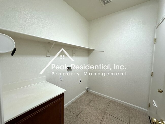 Building Photo - 1811 Waterfall Dr