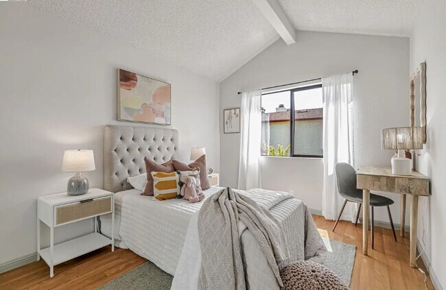 Building Photo - Newly Renovated 3 Bed / 3 Bath Home in Ardenwood – Top-Rated Schools!