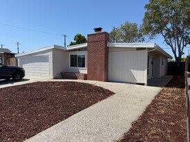 Building Photo - 2528 Rose Way