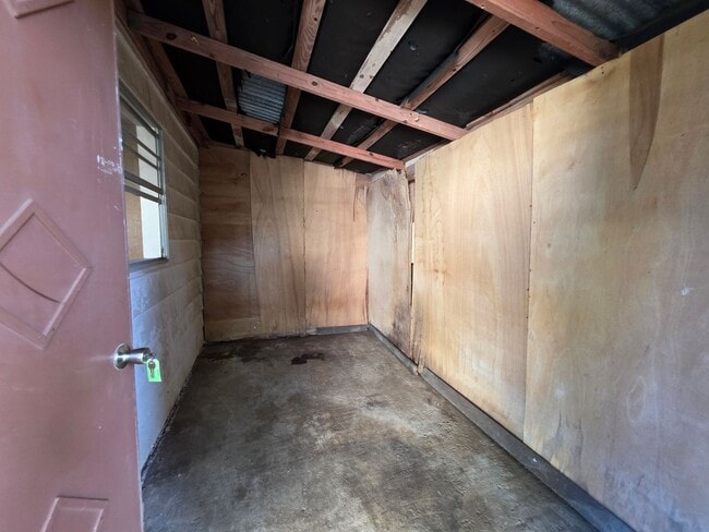 Building Photo - Cute 2BR/1BA House on Corner Lot
