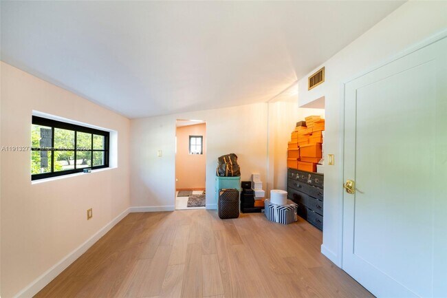 Building Photo - 5149 Alton Rd