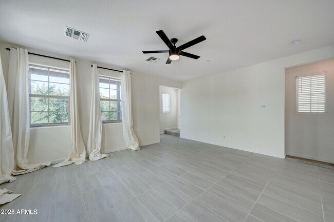 Building Photo - 1717 E Dogwood Ln